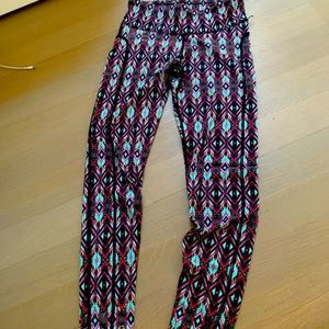 Printed leggings in pinks and blues